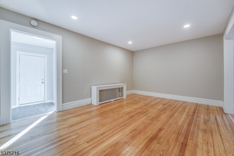 35 Mountainview St