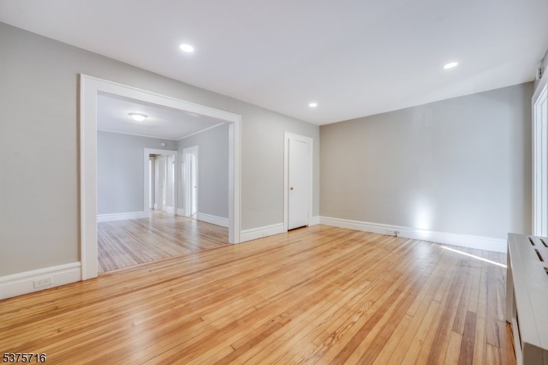 35 Mountainview St