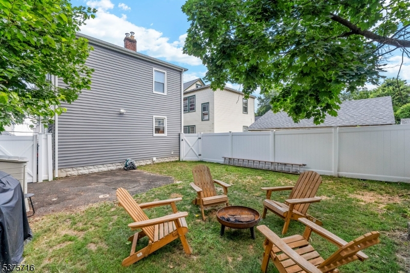 35 Mountainview St