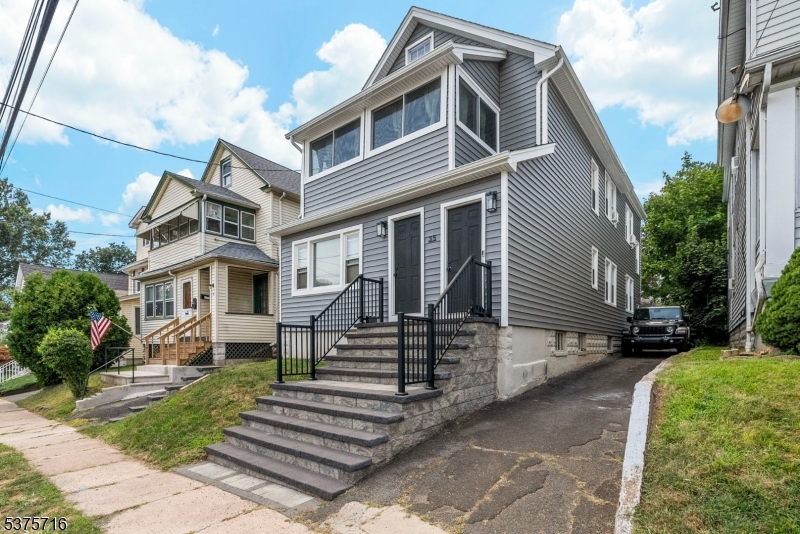 35 Mountainview St