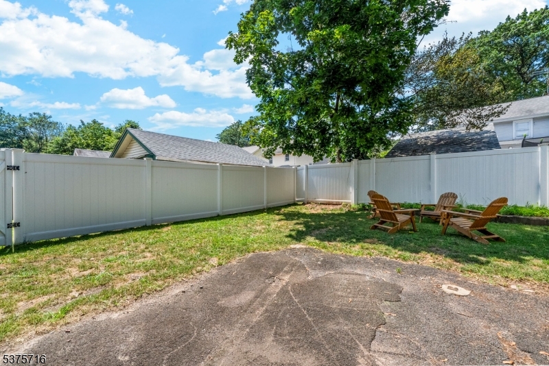 35 Mountainview St