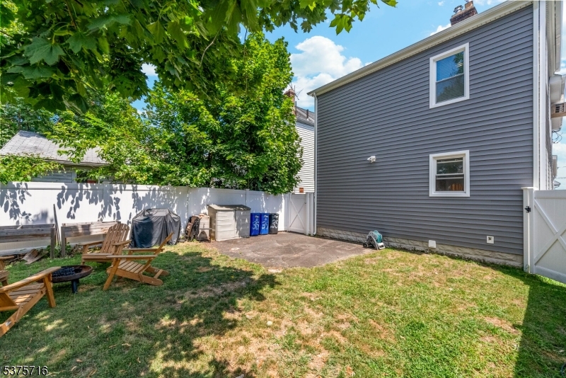 35 Mountainview St