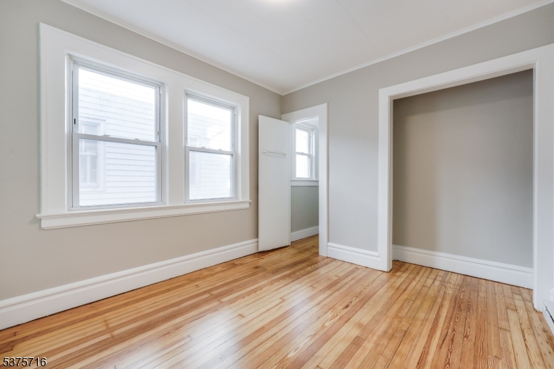 35 Mountainview St