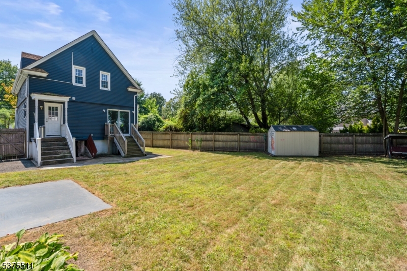 587 Kenwood Pl
