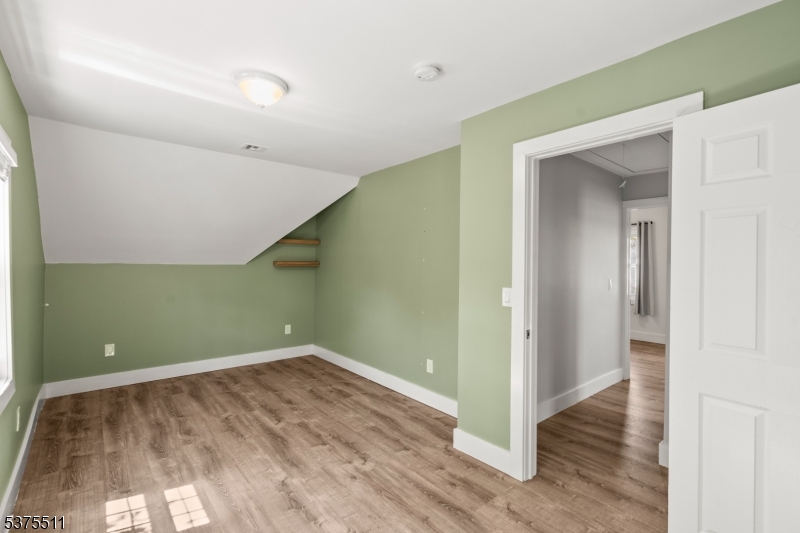 587 Kenwood Pl