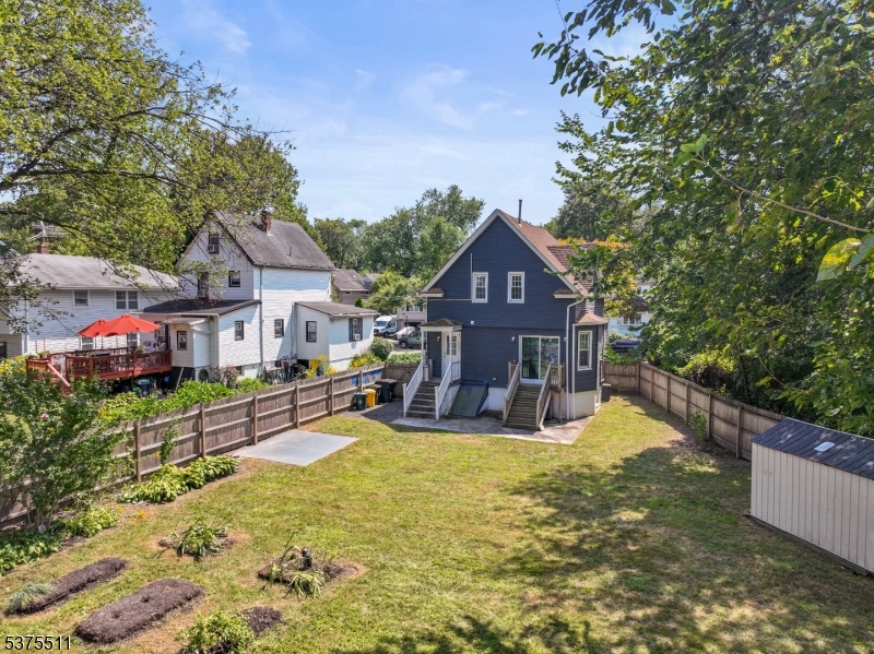 587 Kenwood Pl