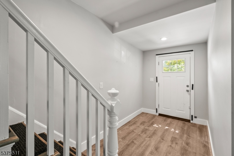 587 Kenwood Pl