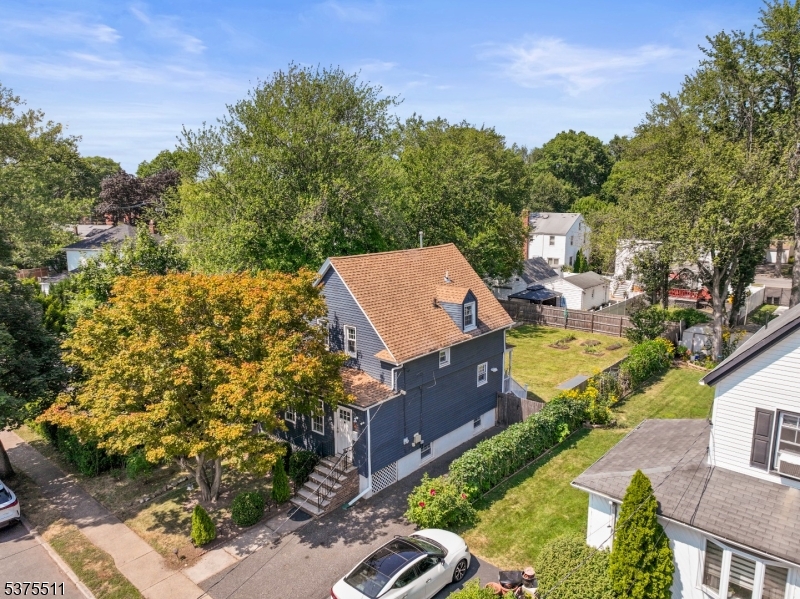 587 Kenwood Pl