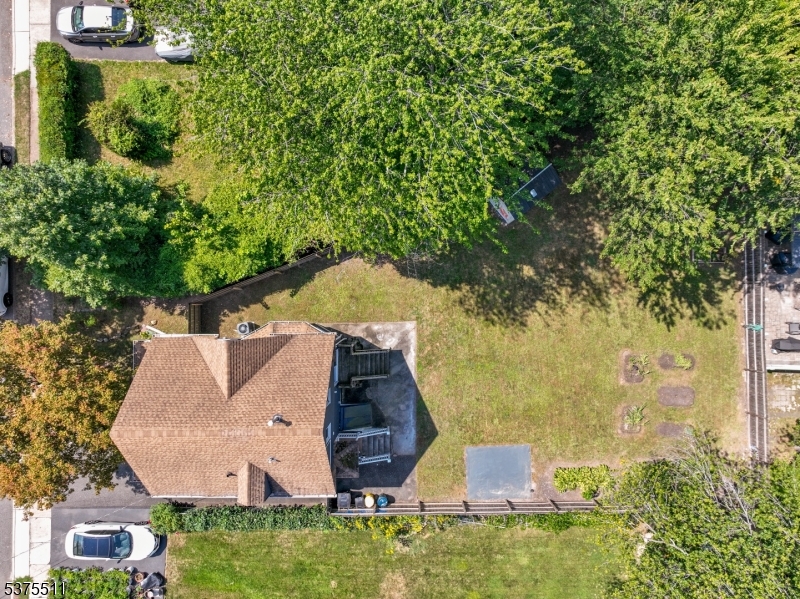 587 Kenwood Pl