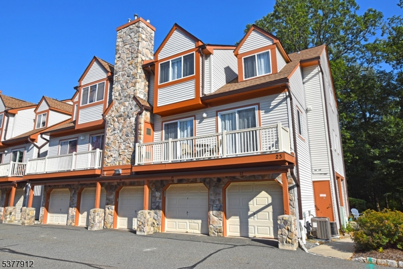 26 Woods Edge Dr