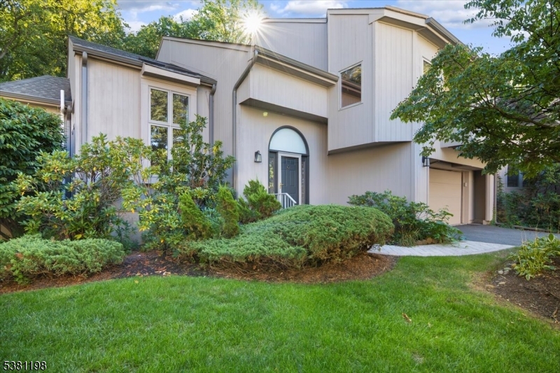 38 Robinhood Dr 38