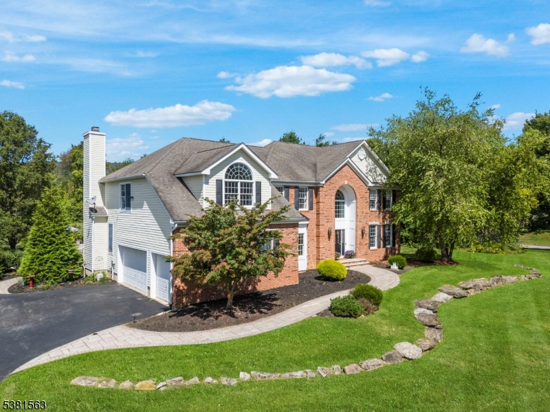 1 Elaine Ct