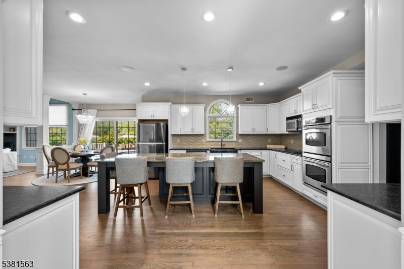 1 Elaine Ct