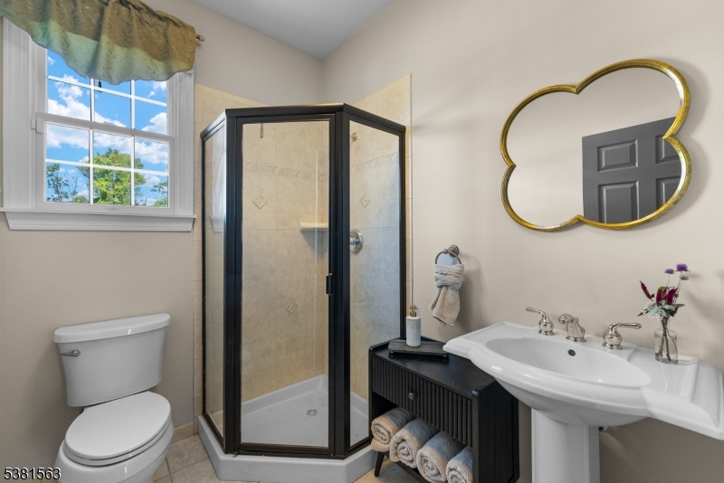 1 Elaine Ct