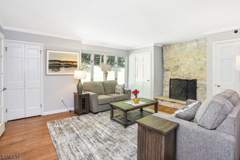 910 Ravine Rd