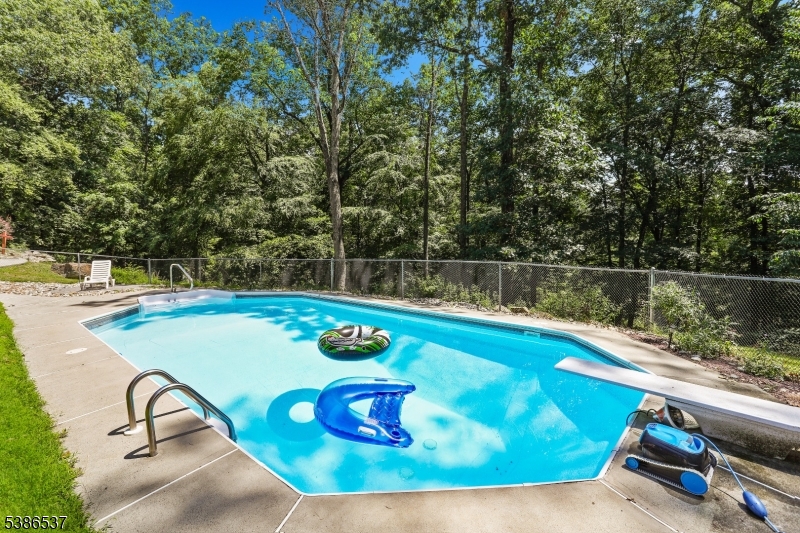 910 Ravine Rd