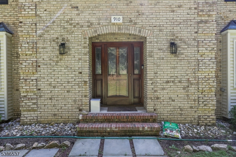 910 Ravine Rd