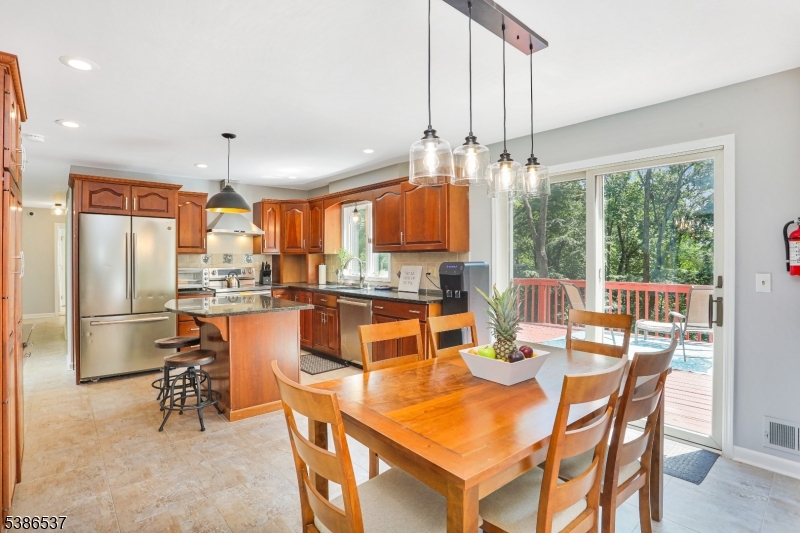 910 Ravine Rd