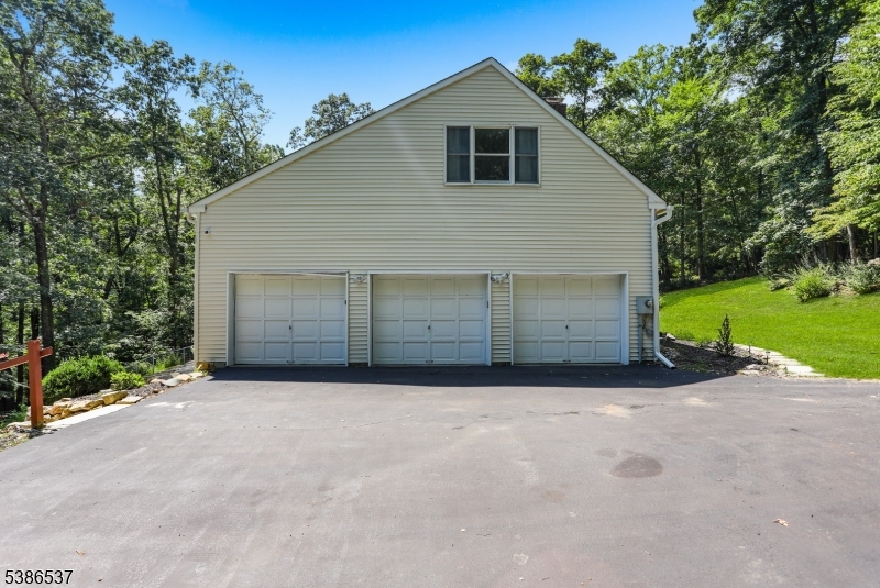 910 Ravine Rd