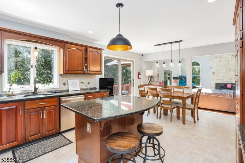 910 Ravine Rd