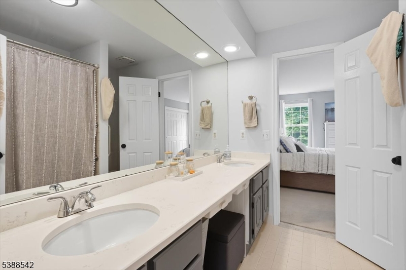5 Clover Ct
