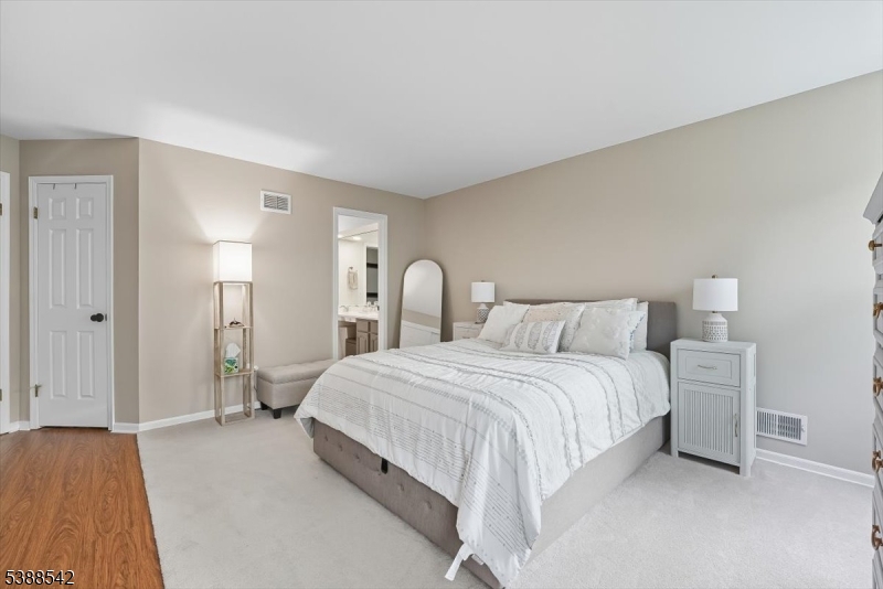 5 Clover Ct