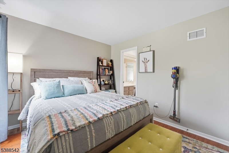 5 Clover Ct