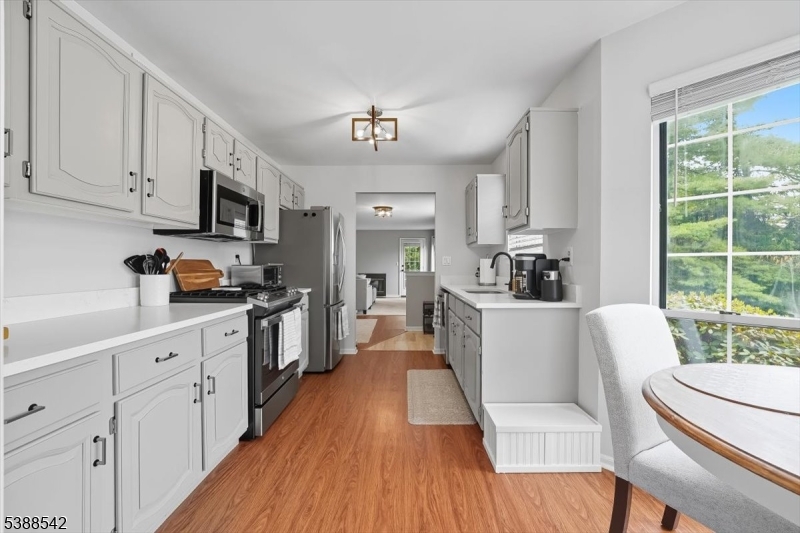 5 Clover Ct