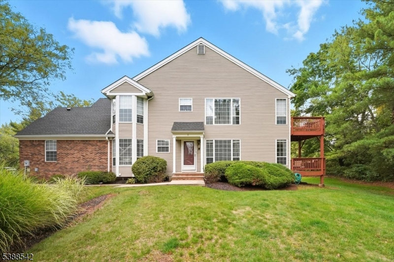 5 Clover Ct