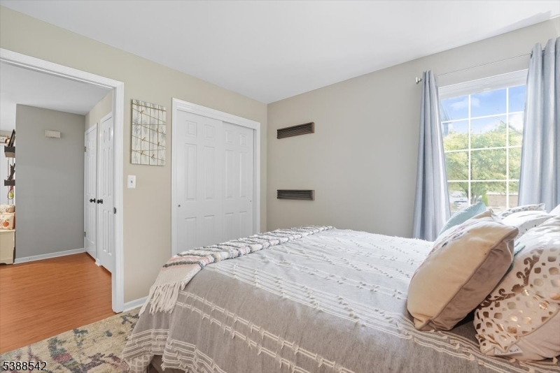 5 Clover Ct