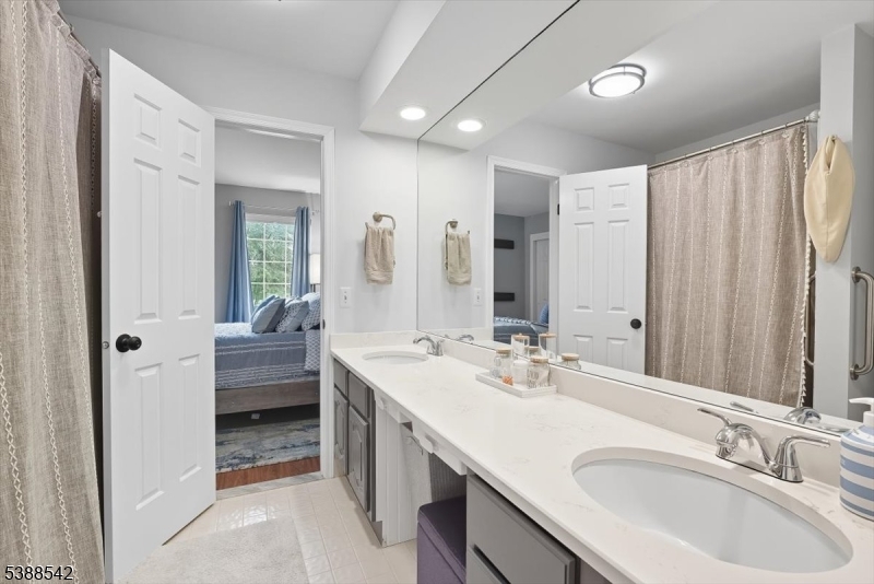 5 Clover Ct