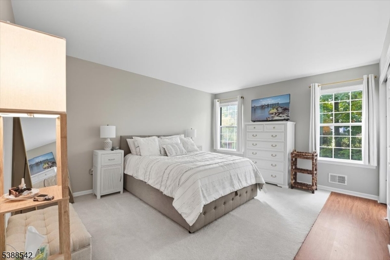 5 Clover Ct