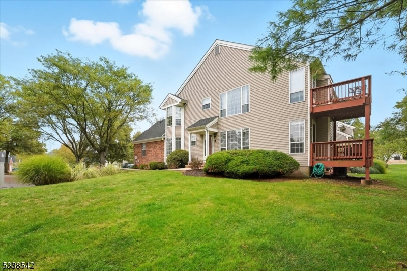 5 Clover Ct