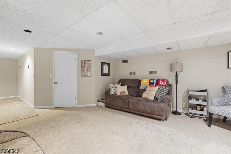 5 Clover Ct
