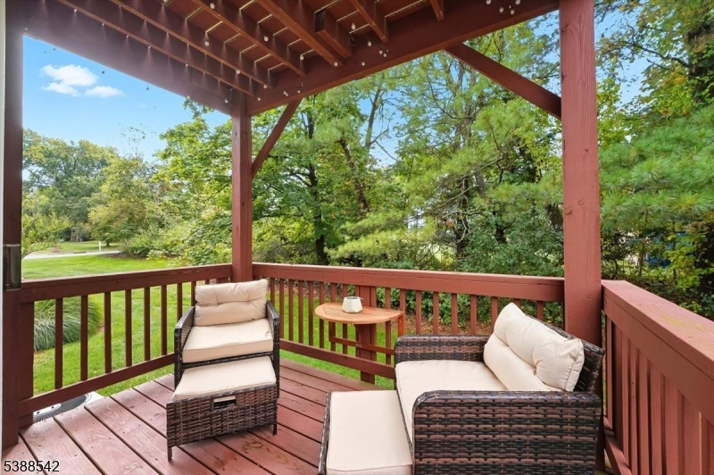 5 Clover Ct