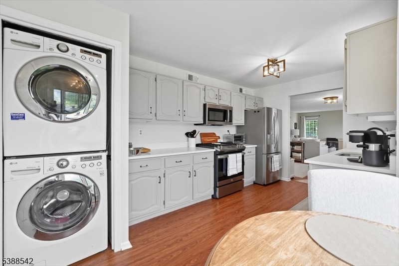 5 Clover Ct