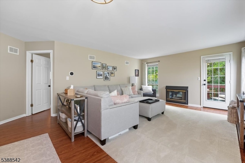 5 Clover Ct