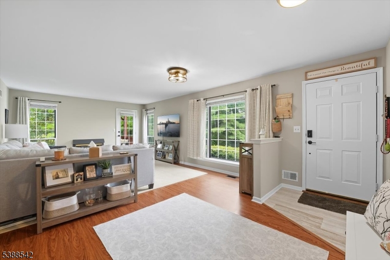 5 Clover Ct