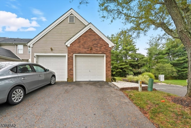 5 Clover Ct