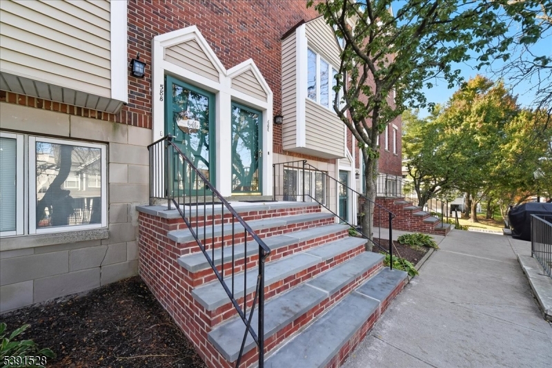 58B Ridgedale Ave