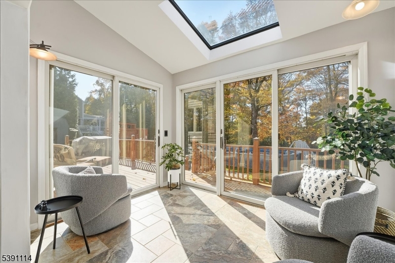 29 Columbia Ct