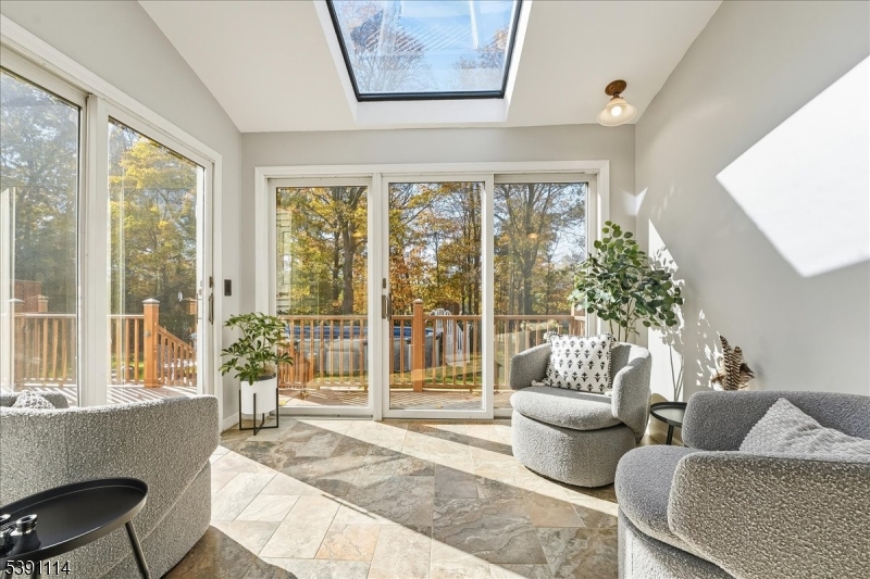 29 Columbia Ct
