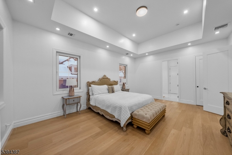 472 High St