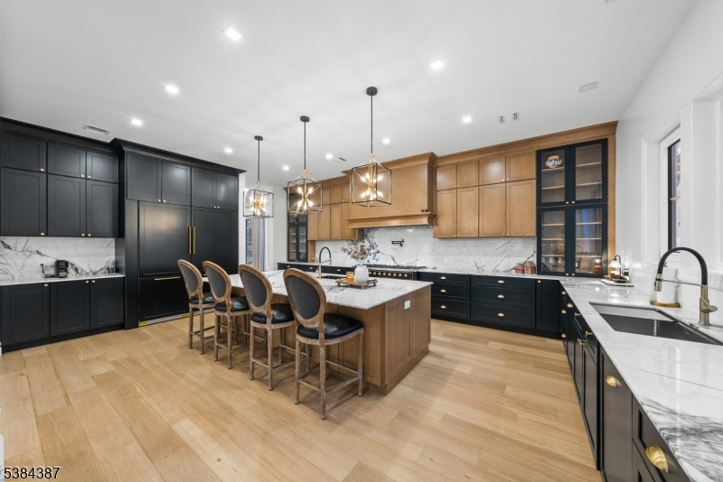 472 High St