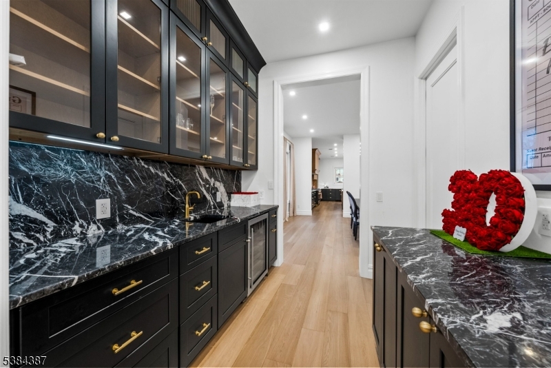 472 High St
