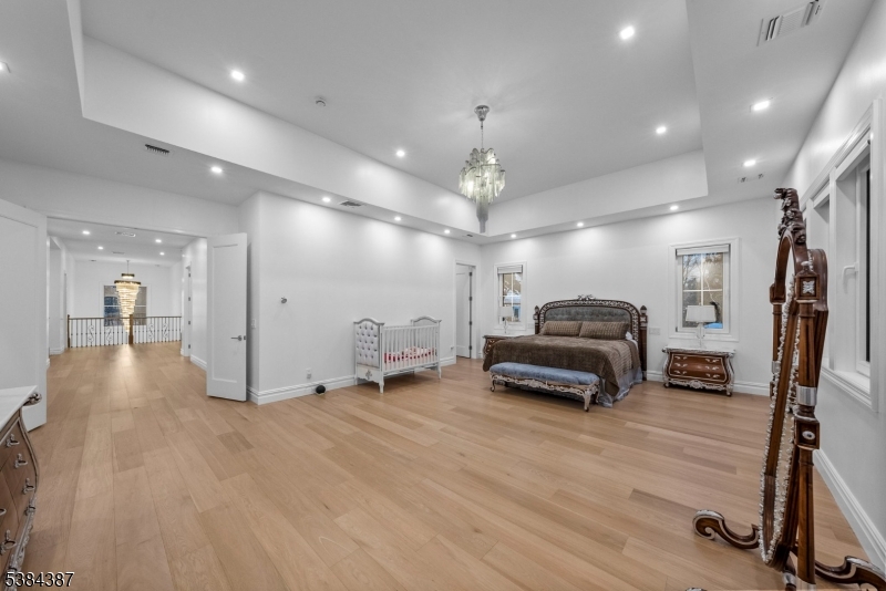 472 High St