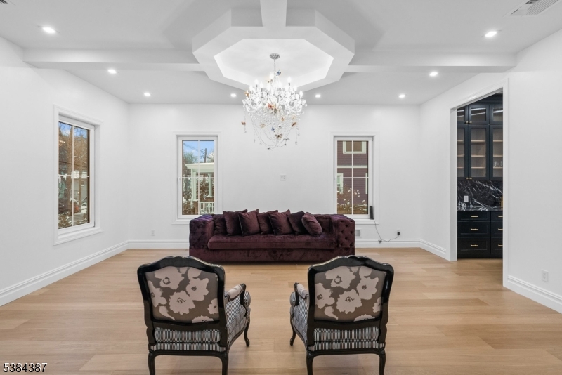 472 High St