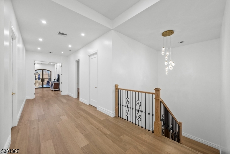 472 High St