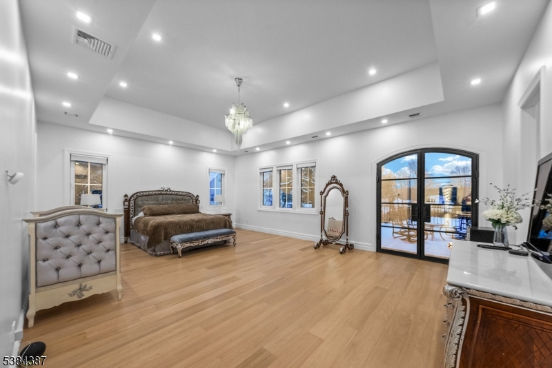 472 High St