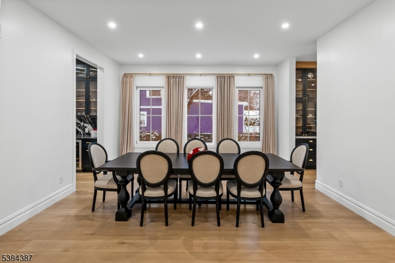 472 High St
